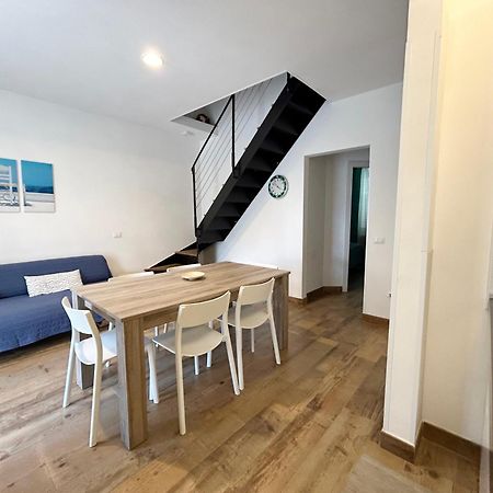 ヴァダLa Casa Di Rosi Al Mareアパートメント エクステリア 写真