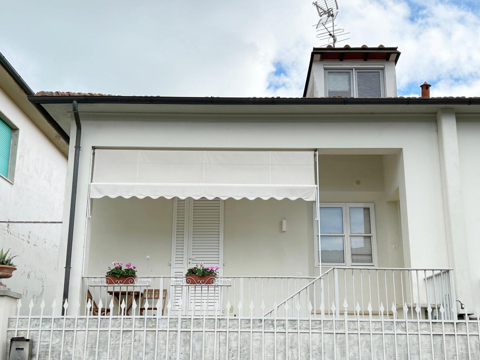 ヴァダLa Casa Di Rosi Al Mareアパートメント エクステリア 写真