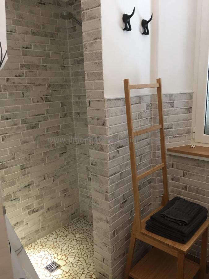ヴァダLa Casa Di Rosi Al Mareアパートメント エクステリア 写真