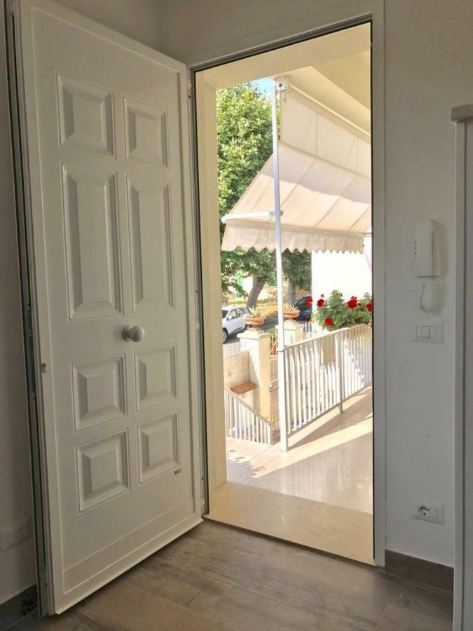ヴァダLa Casa Di Rosi Al Mareアパートメント エクステリア 写真