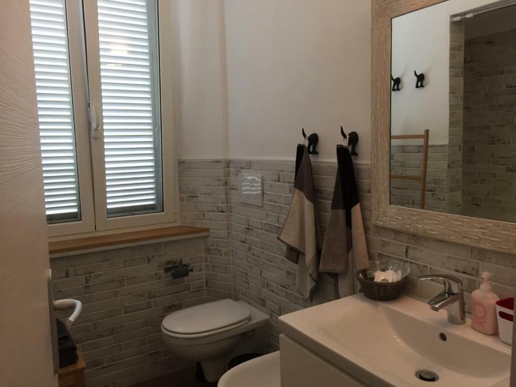 ヴァダLa Casa Di Rosi Al Mareアパートメント エクステリア 写真