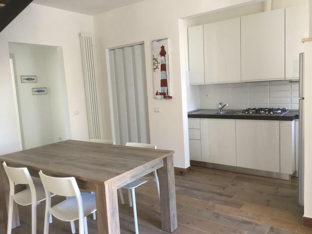 ヴァダLa Casa Di Rosi Al Mareアパートメント エクステリア 写真